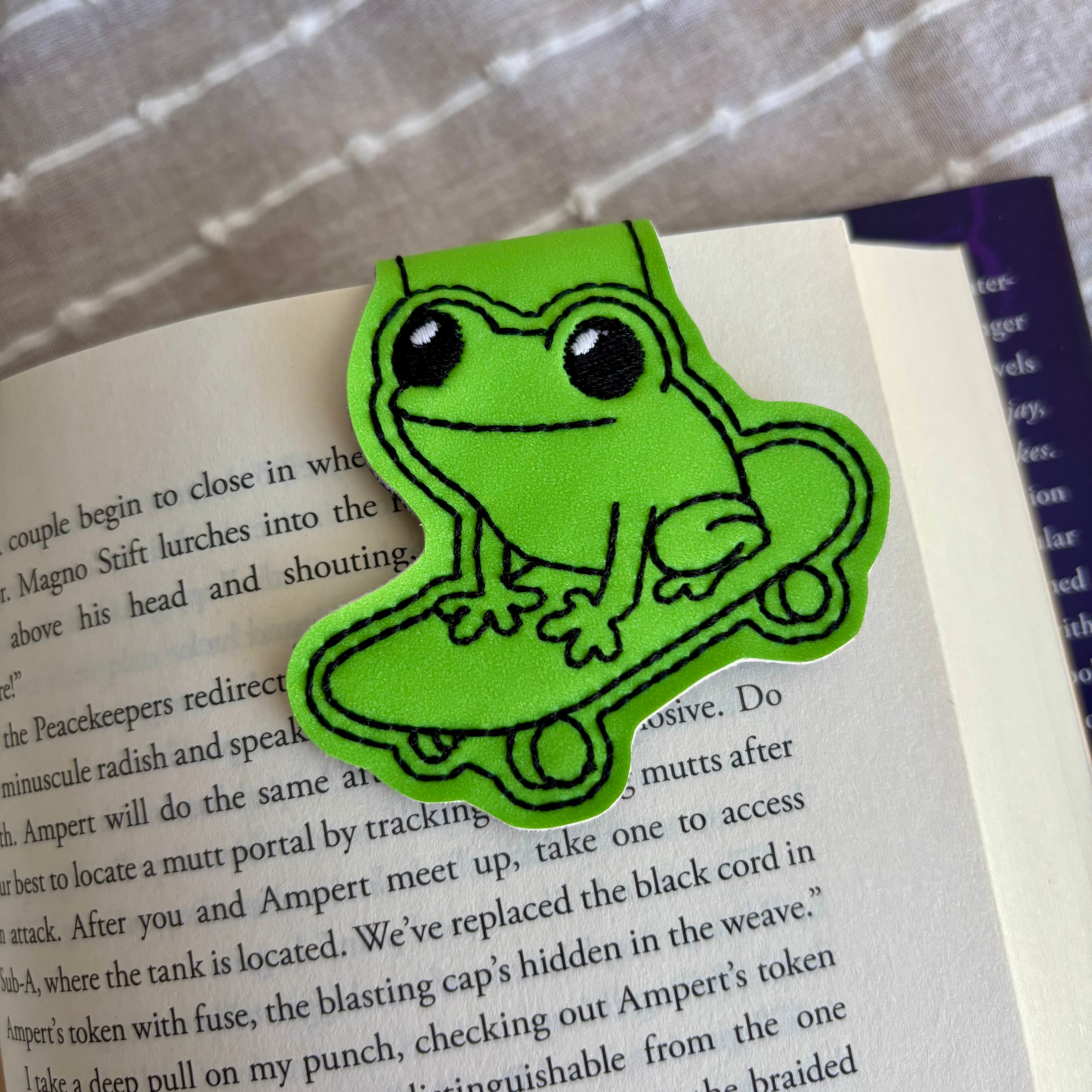 Skateboard Frog Magnetic Bookmark